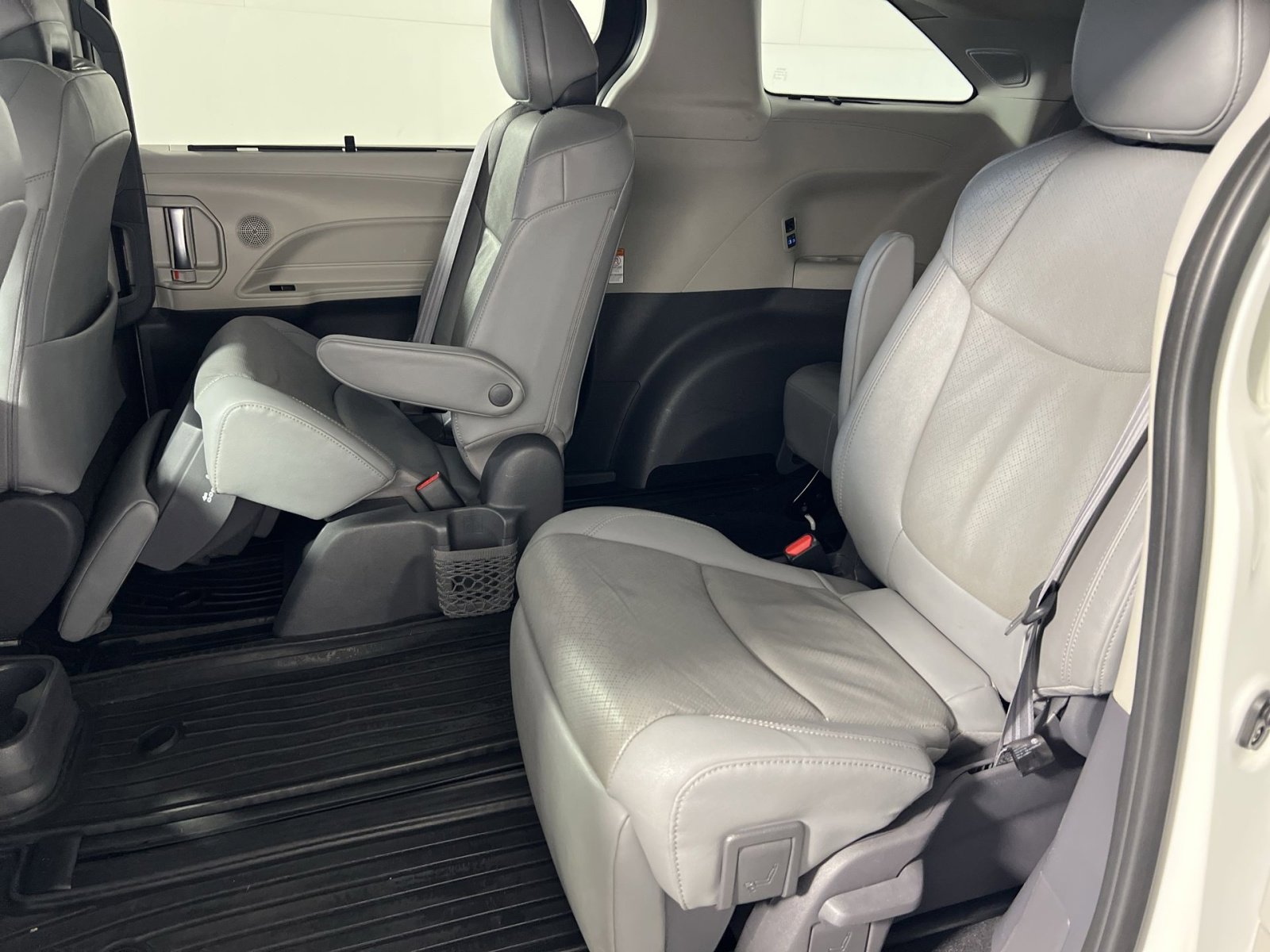Used 2021 Toyota Sienna Limited FWD image 26