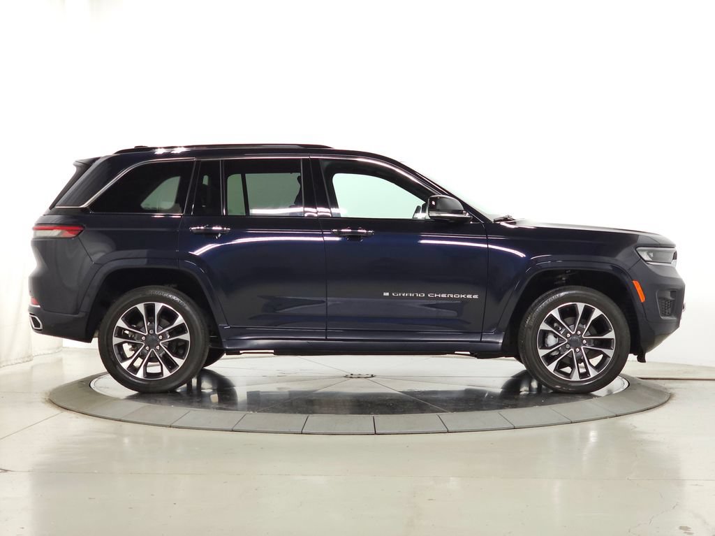 Used 2023 Jeep Grand Cherokee Overland w/ Luxury Tech Group IV AWD/4WD image 8