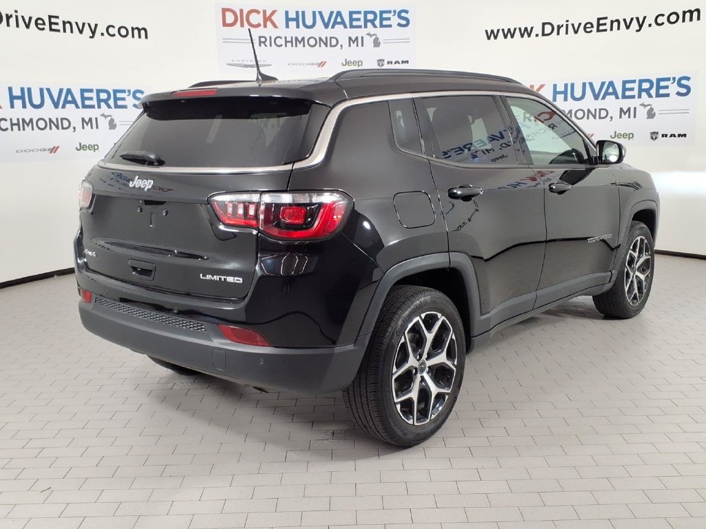 Used 2025 Jeep Compass Limited AWD/4WD image 4