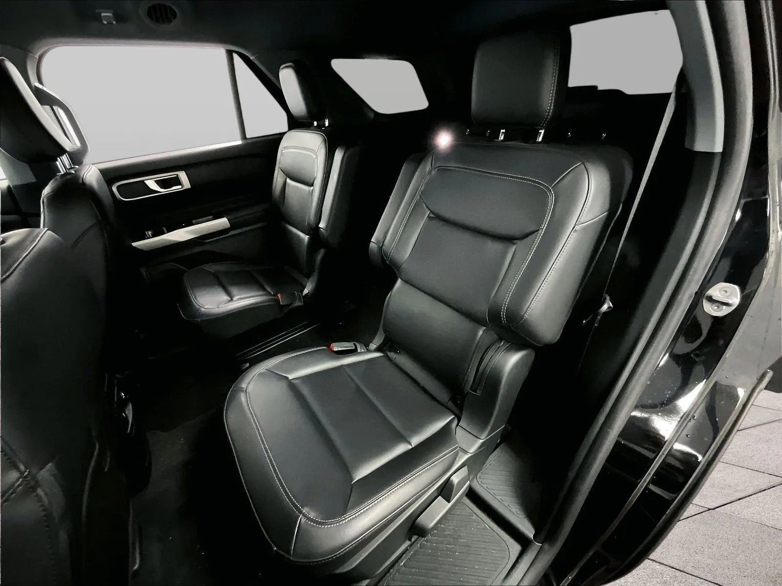 Certified 2024 Ford Explorer XLT w/ Equipment Group 202A image 25