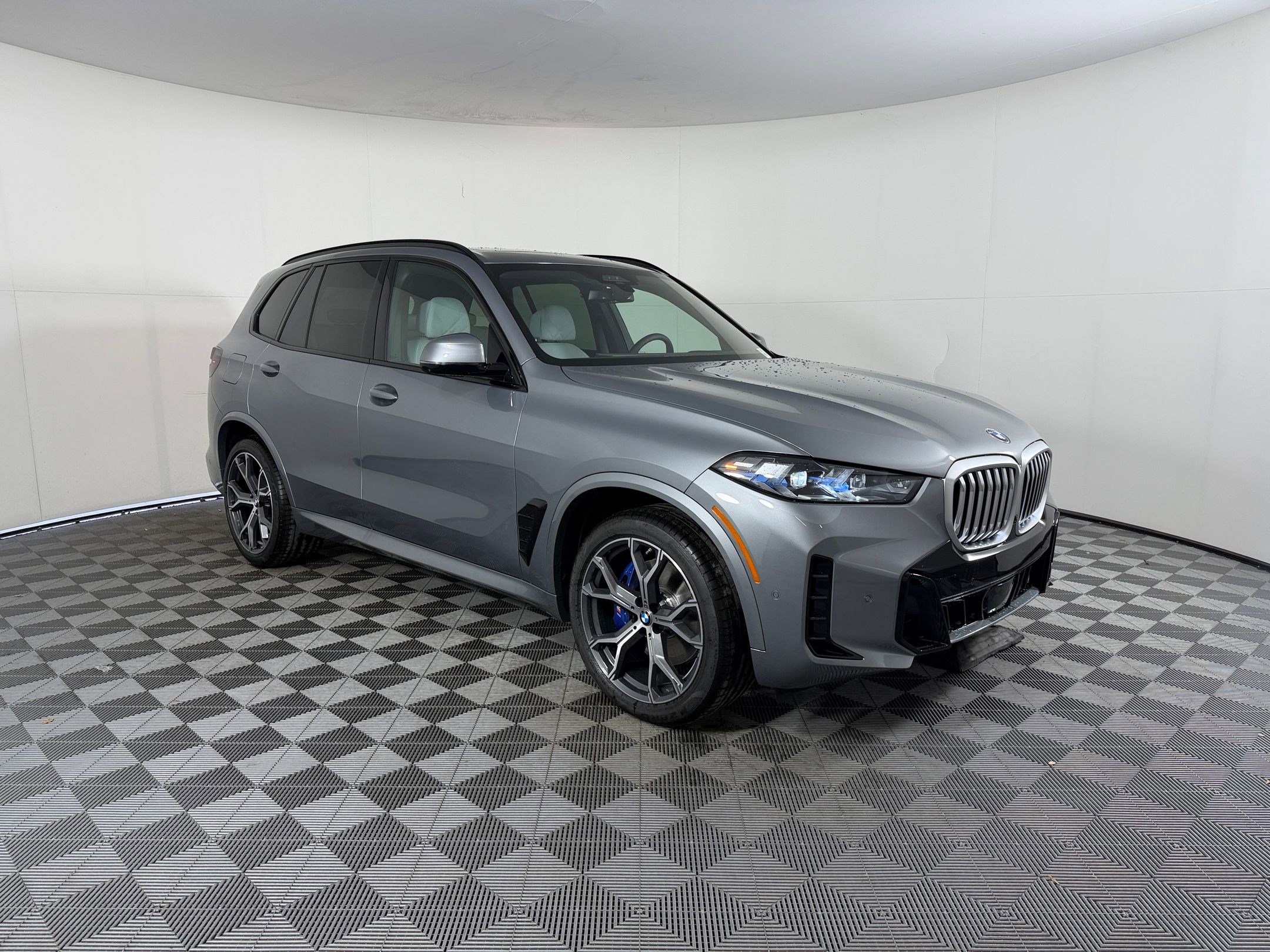 New 2026 BMW X5 xDrive40i w/ M Sport Package AWD/4WD image 7