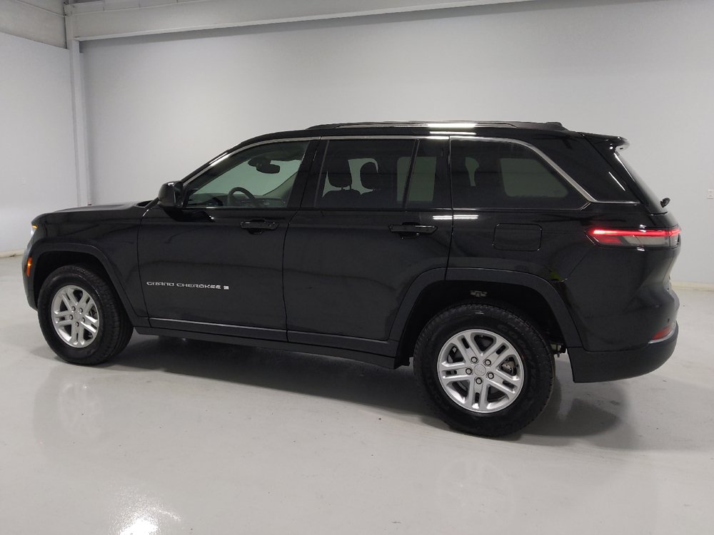 Used 2023 Jeep Grand Cherokee Laredo w/ Luxury Tech Group I AWD/4WD image 3
