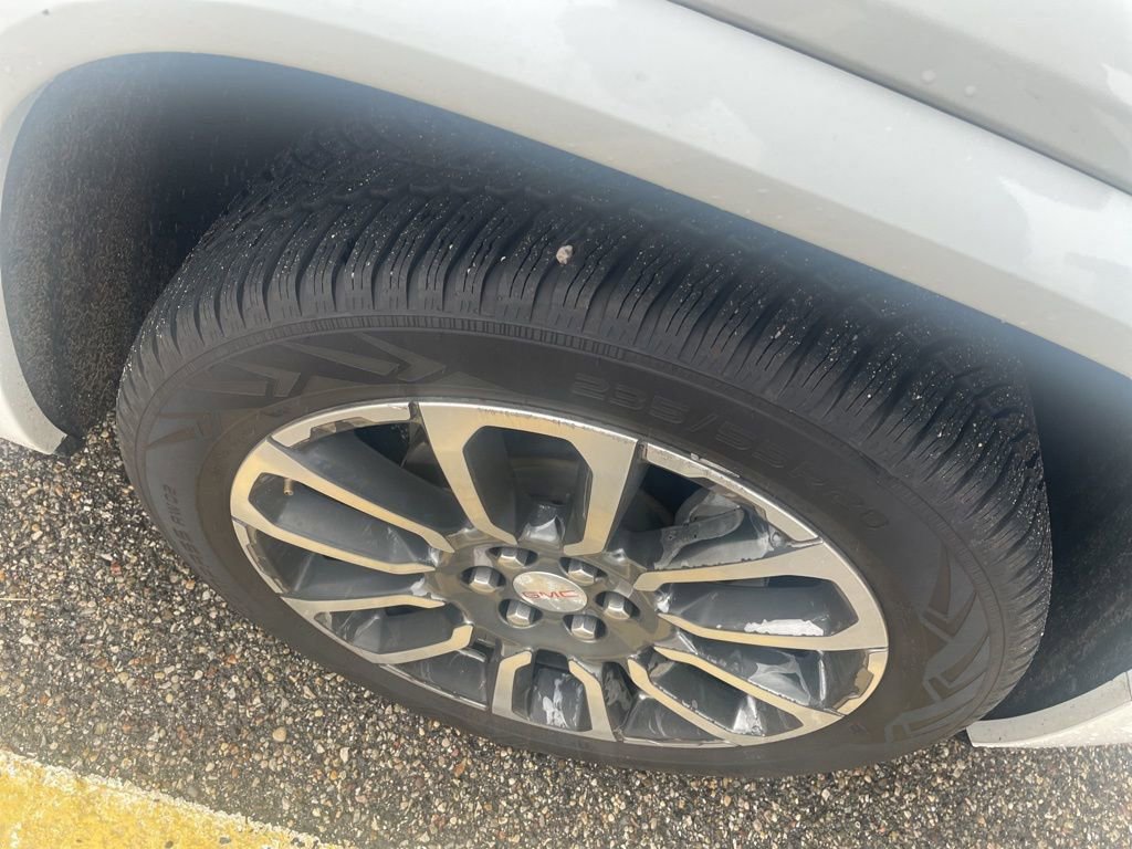 Used 2020 GMC Acadia Denali w/ Technology Package AWD/4WD image 7