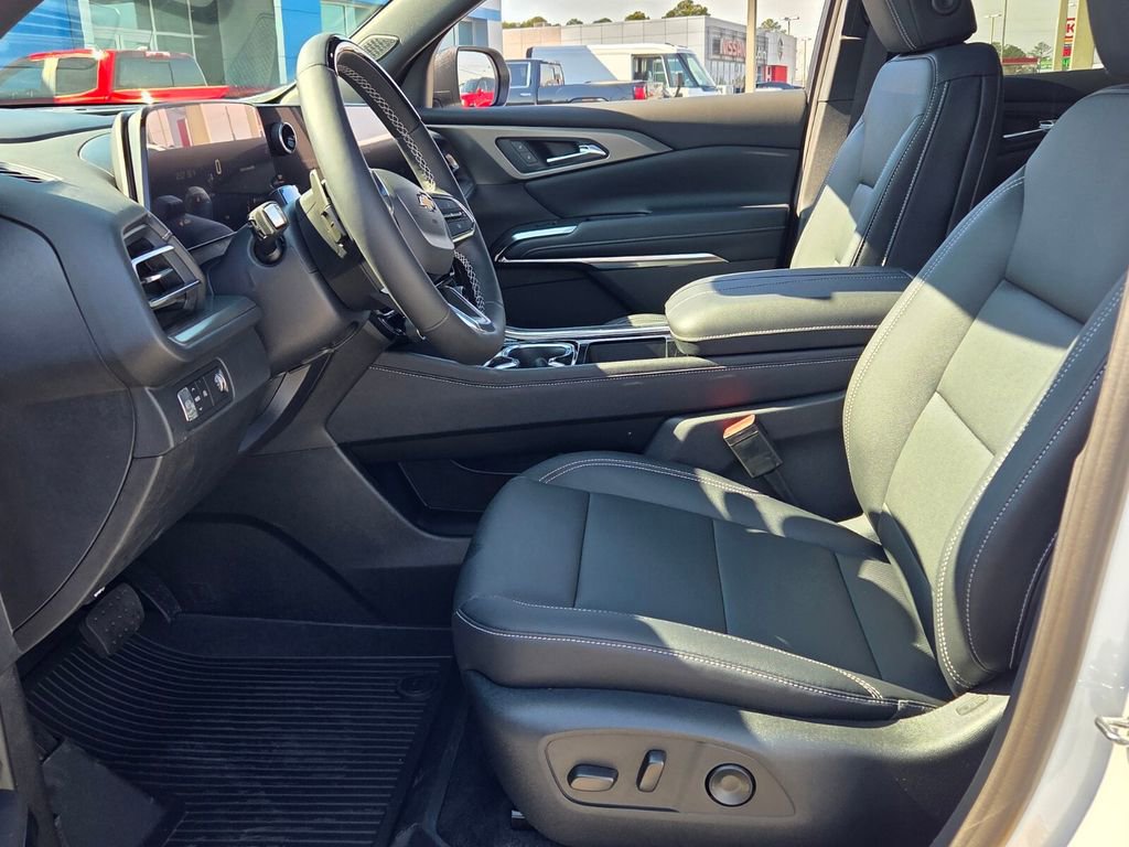 New 2026 Chevrolet Traverse LT w/ Enhanced Driving Package image 3