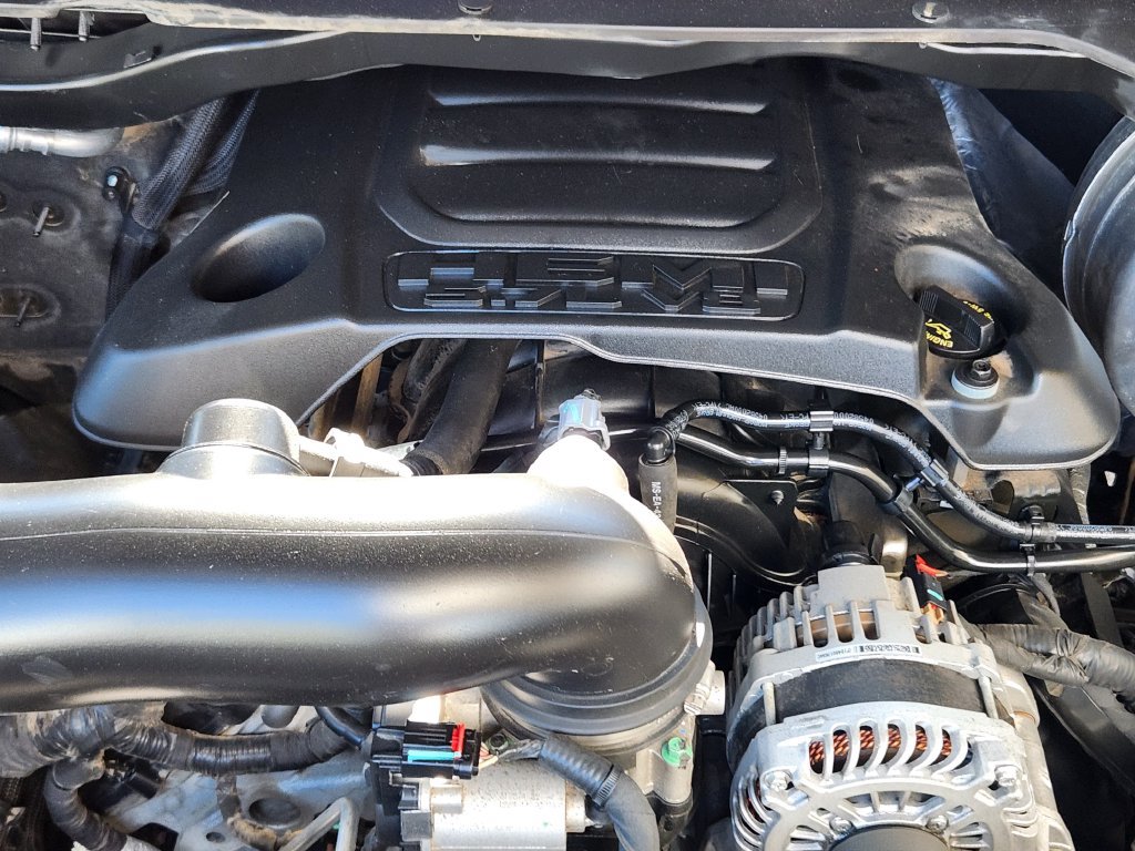 Used 2019 RAM 1500 Laramie AWD/4WD image 16