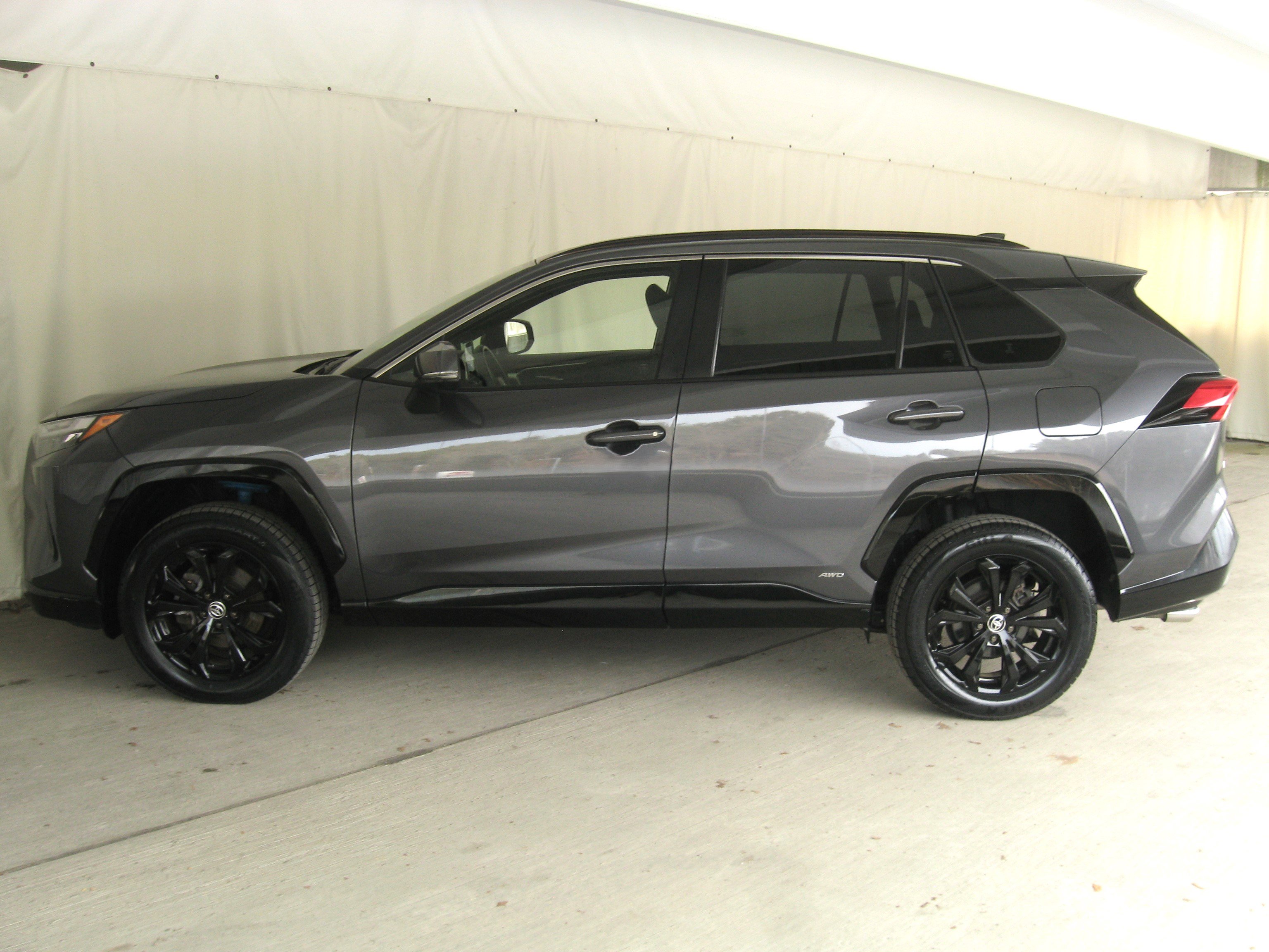 Used 2023 Toyota RAV4 SE w/ Convenience Package image 25