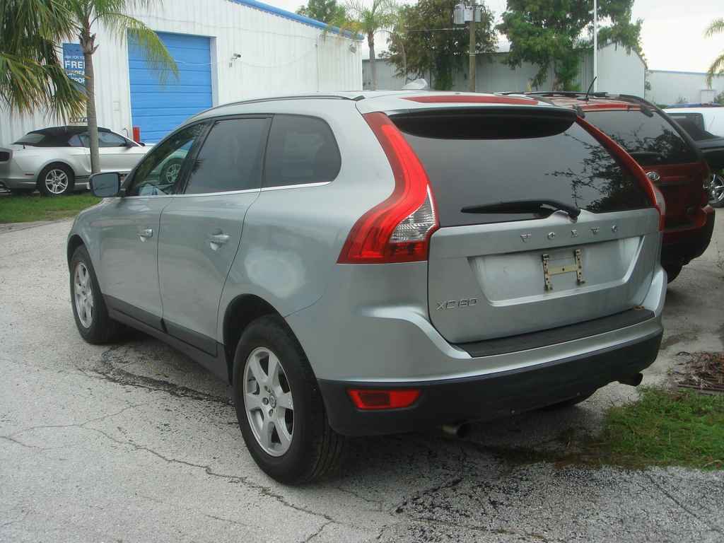 Used 2011 Volvo XC60 3.2 R-Design image 2