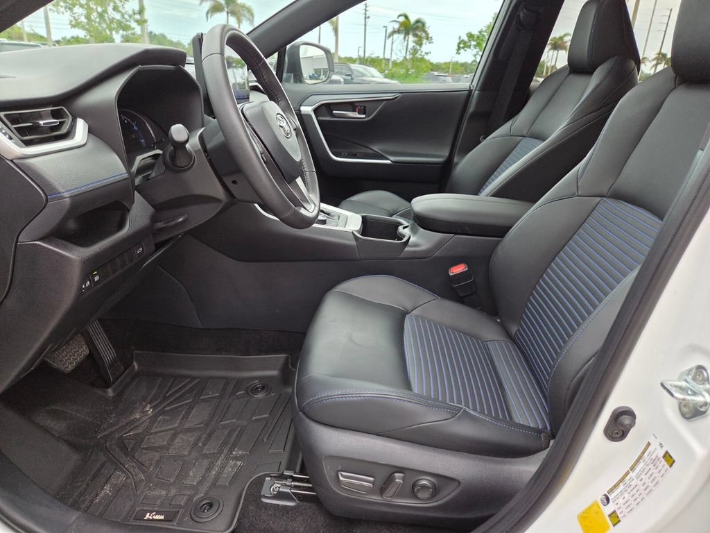 Used 2024 Toyota RAV4 XSE AWD/4WD image 28
