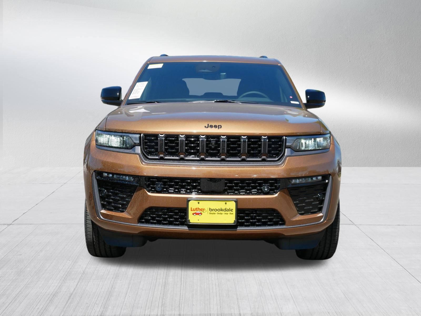 New 2026 Jeep Grand Cherokee Limited AWD/4WD image 2