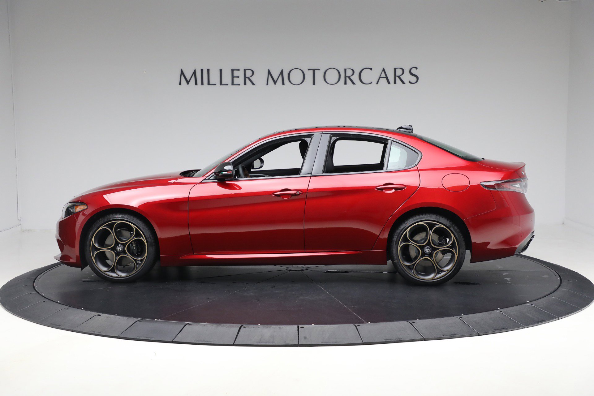 New 2025 Alfa Romeo Giulia AWD w/ Driving Assist Package image 4