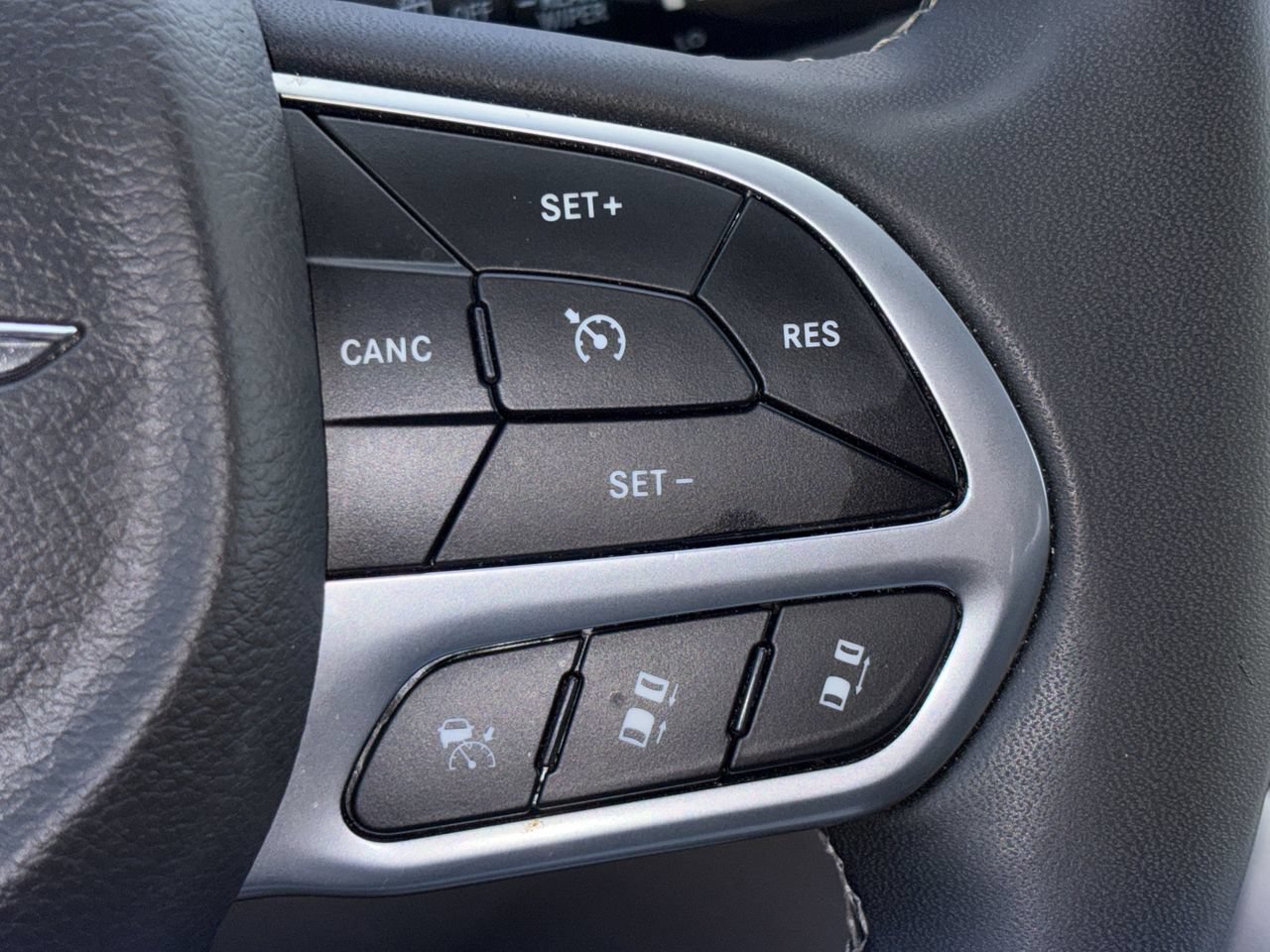 Used 2024 Chrysler Pacifica Touring-L FWD image 12