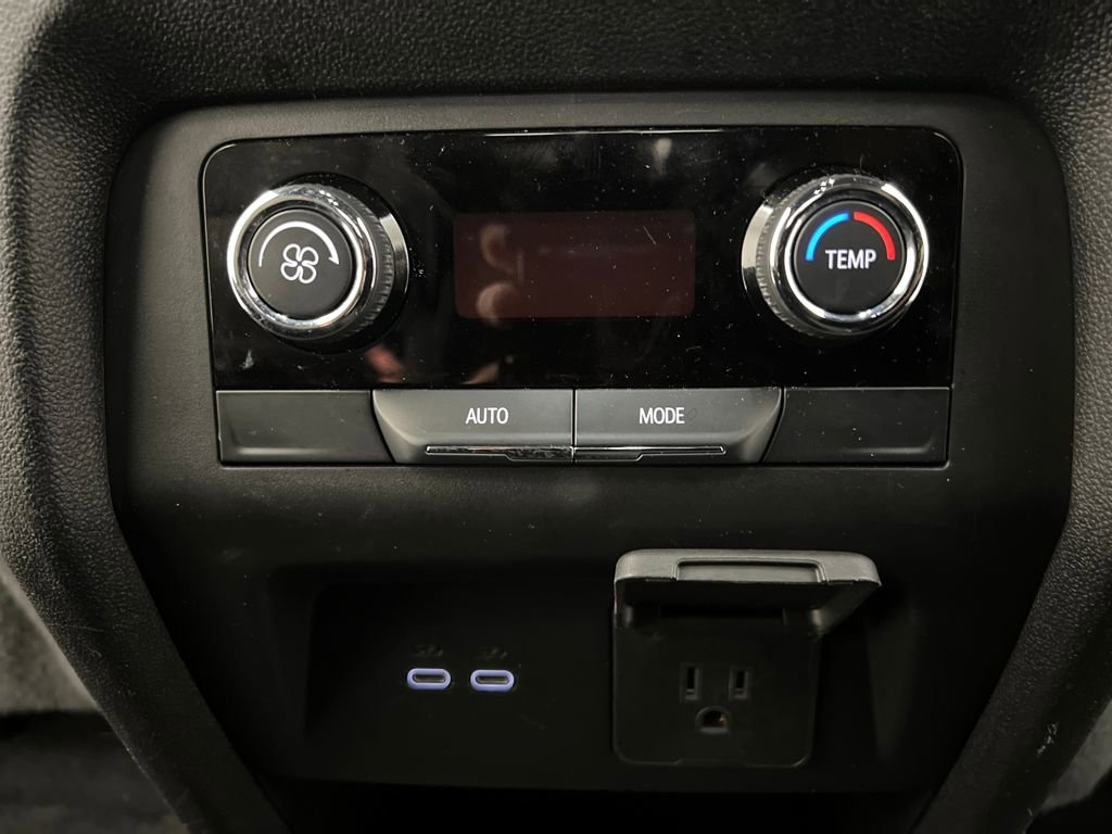 Used 2024 Chevrolet Traverse LT image 25