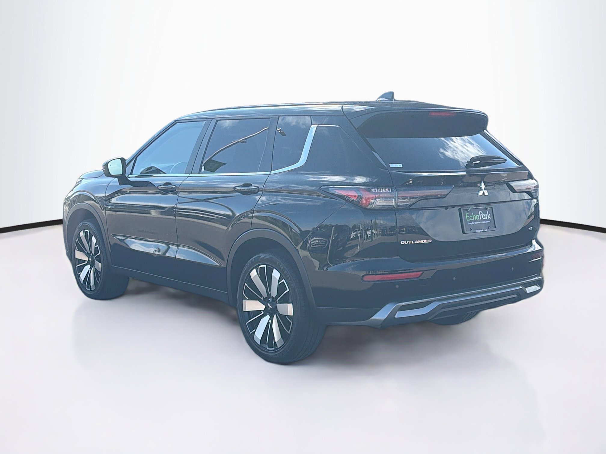 Used 2025 Mitsubishi Outlander SE AWD/4WD image 5