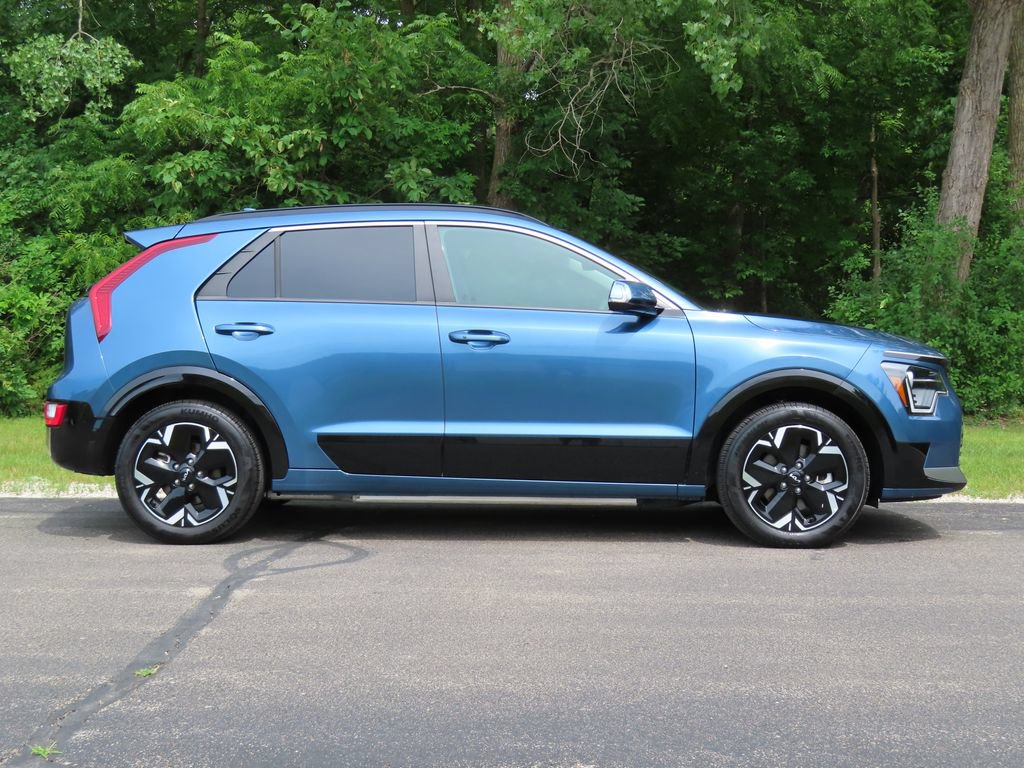 Certified 2024 Kia Niro Wind w/ Wind Preserve Package FWD image 2
