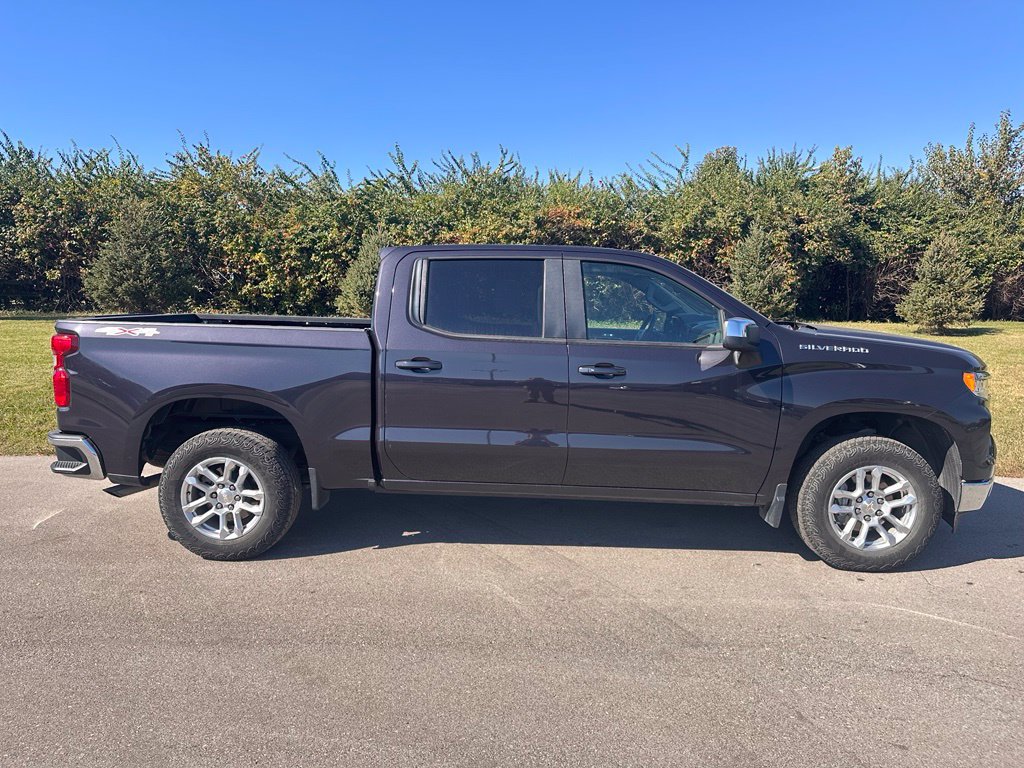 Used 2023 Chevrolet Silverado 1500 LT AWD/4WD image 6