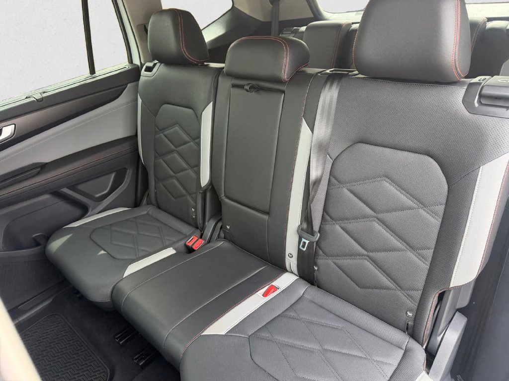 Certified 2025 Volkswagen Atlas Peak Edition SE AWD/4WD image 13