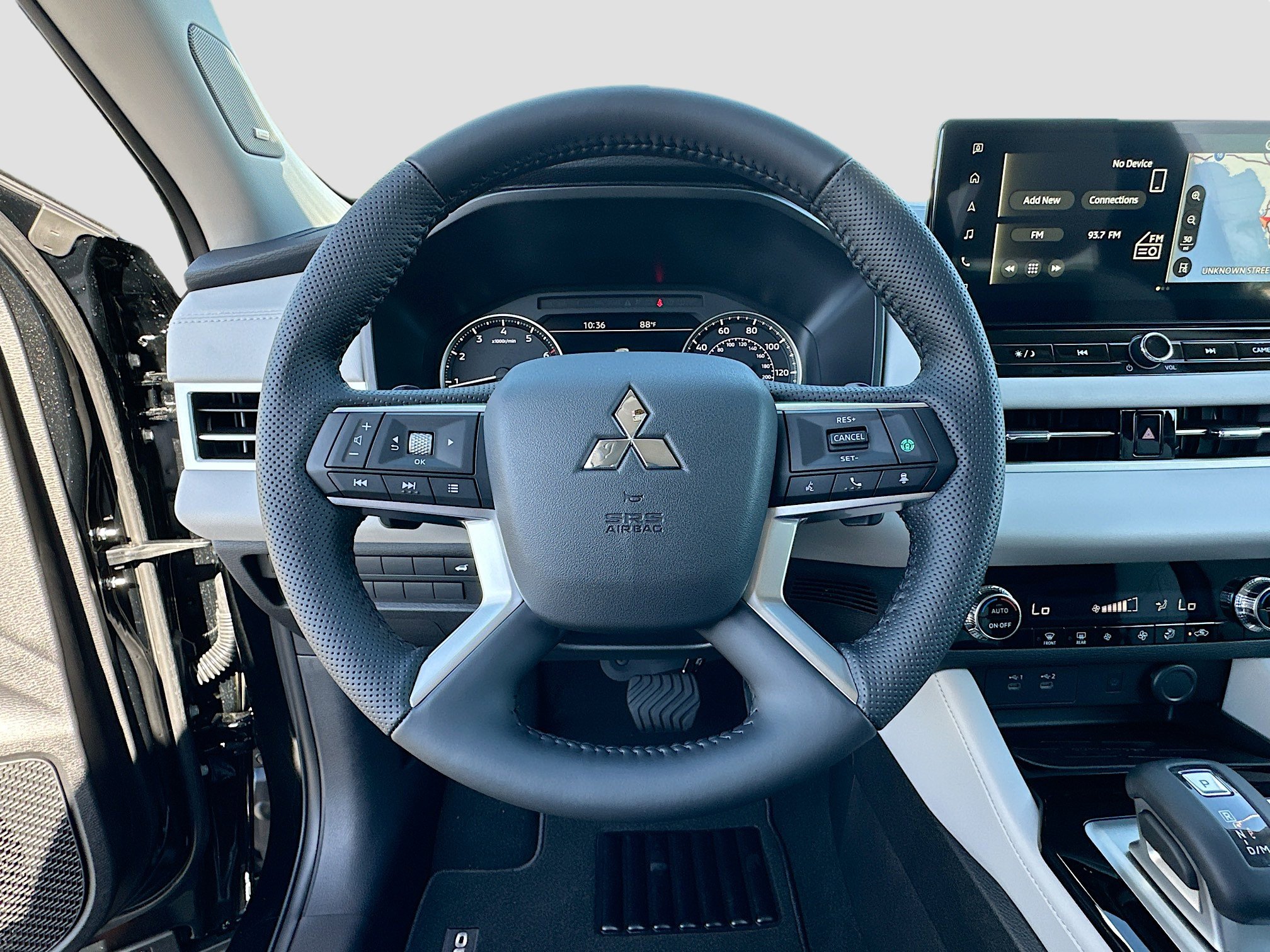 New 2025 Mitsubishi Outlander SE image 7