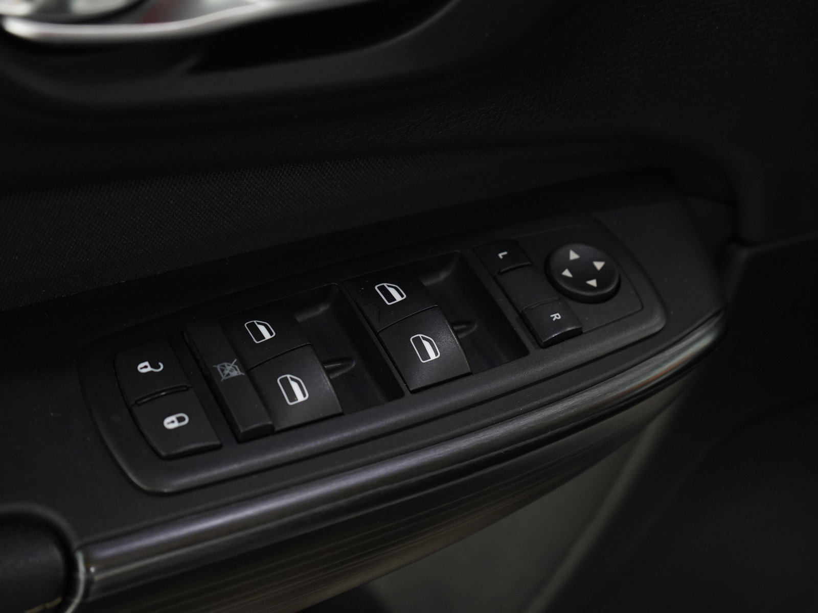 Used 2016 Jeep Cherokee Sport FWD image 19