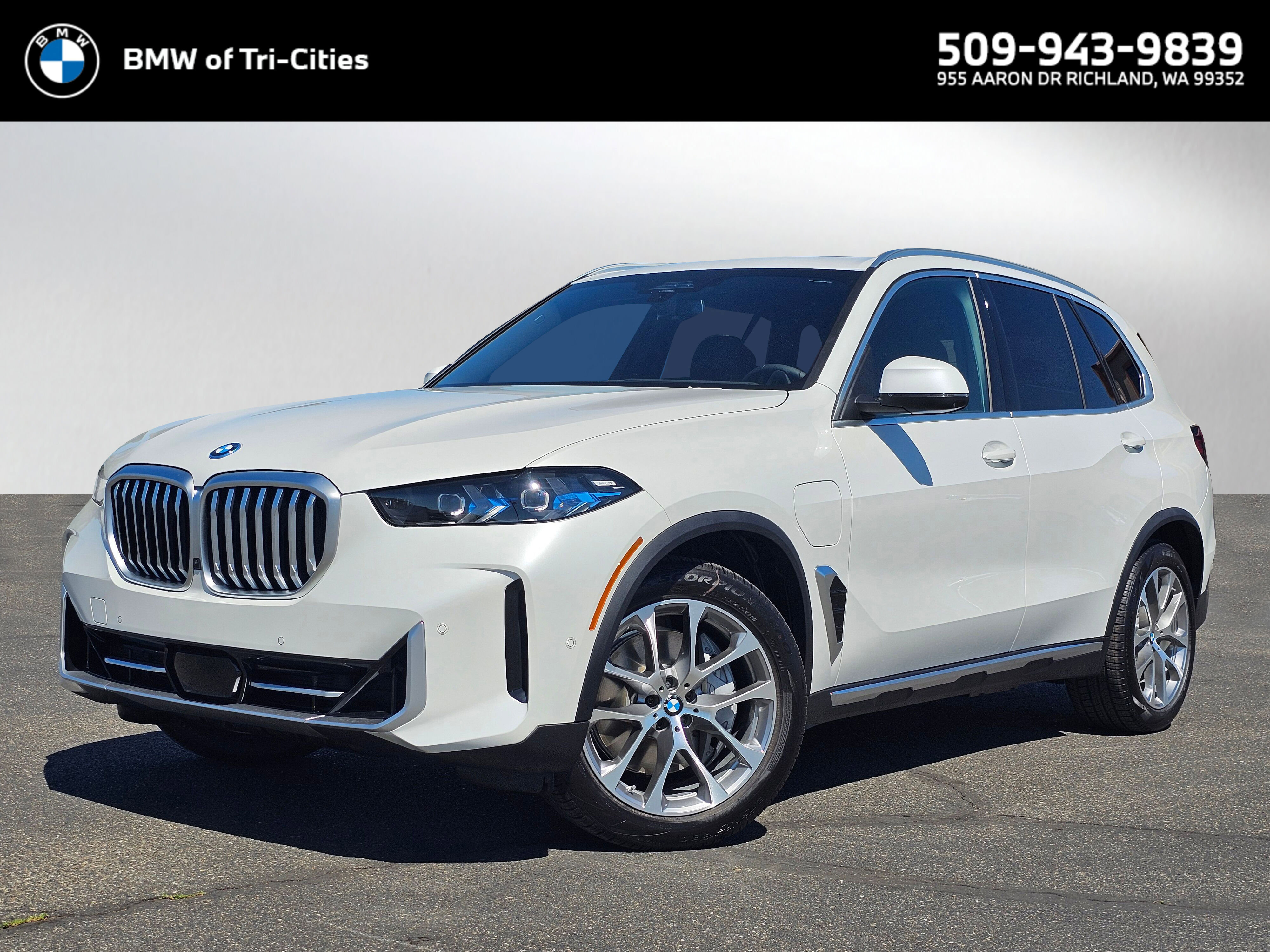 New 2026 BMW X5 xDrive50e image 1