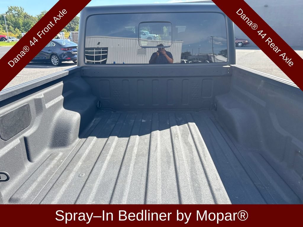 Used 2025 Jeep Gladiator Sport AWD/4WD image 24
