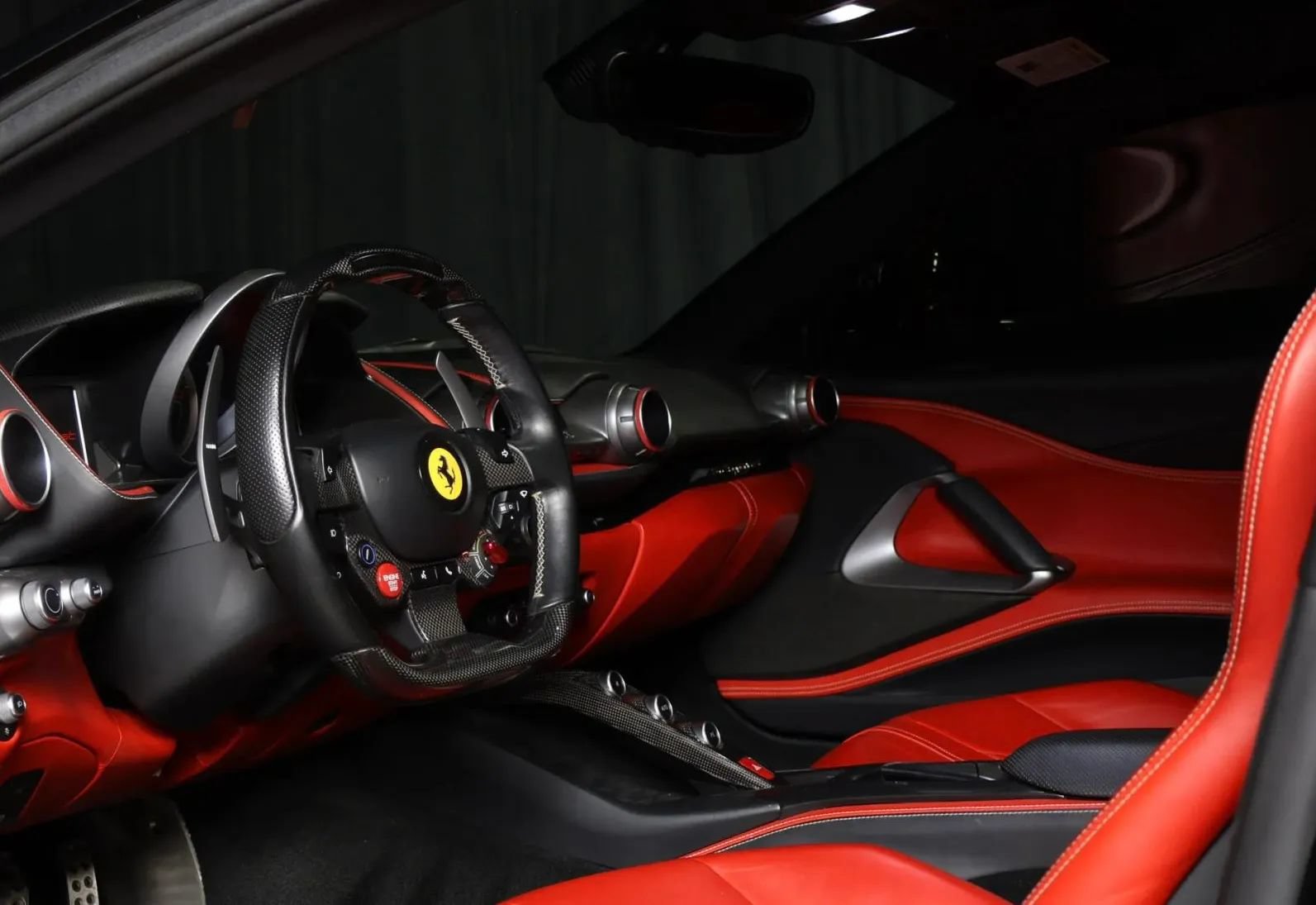 Used 2019 Ferrari 812 Superfast RWD image 11
