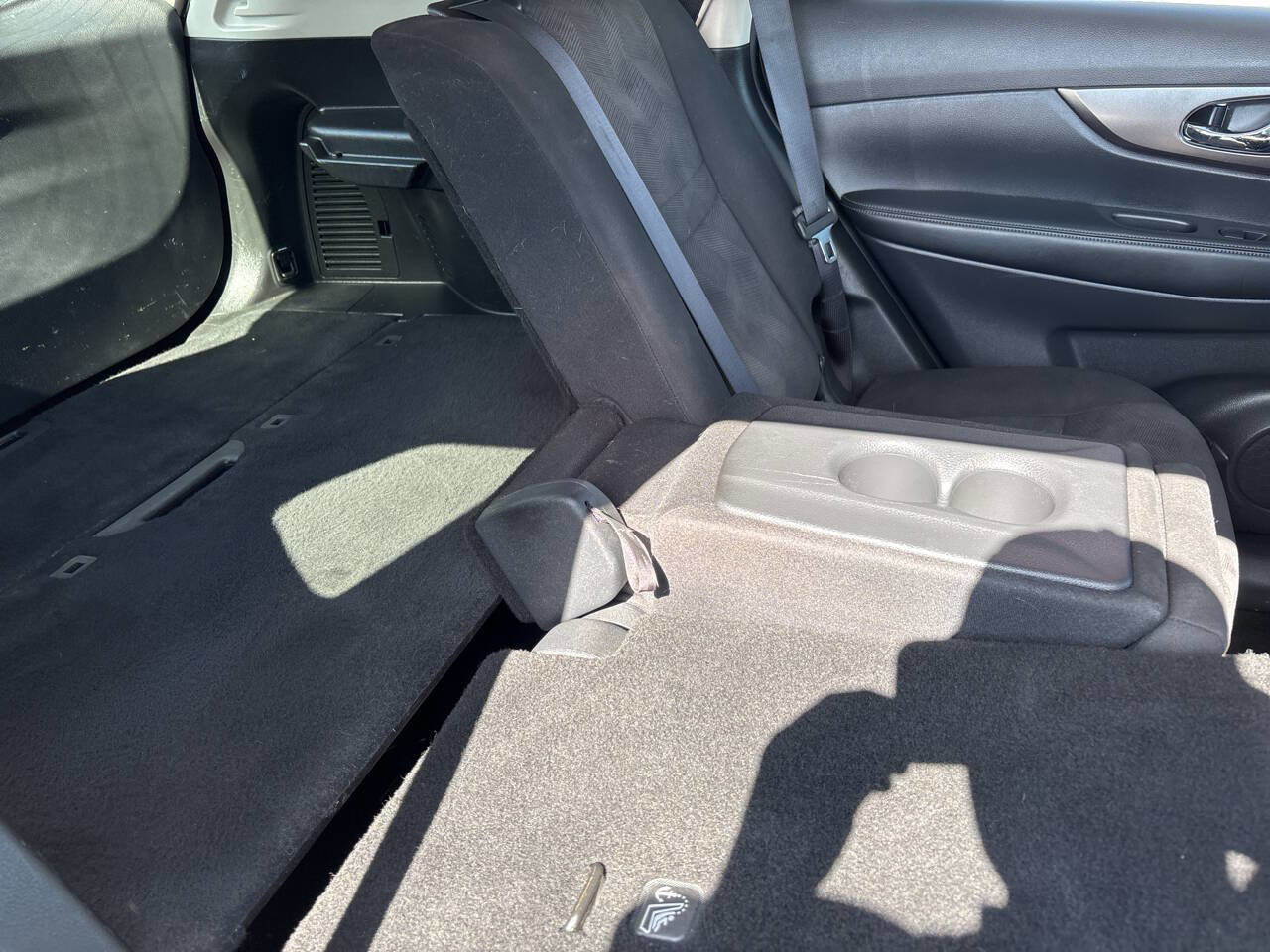 Used 2018 Nissan Rogue SV image 28
