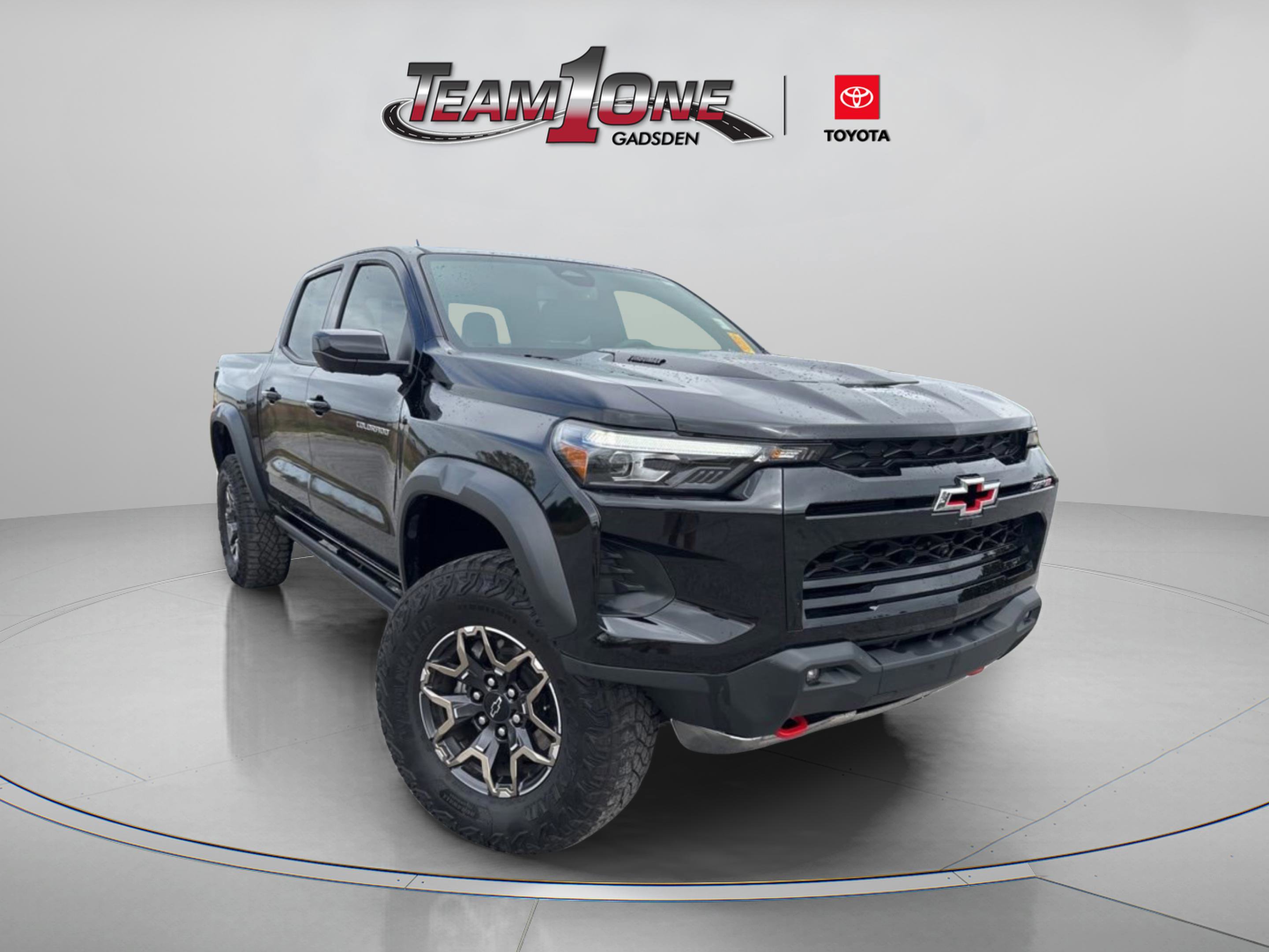 Used 2025 Chevrolet Colorado ZR2 w/ Technology Package AWD/4WD image 1
