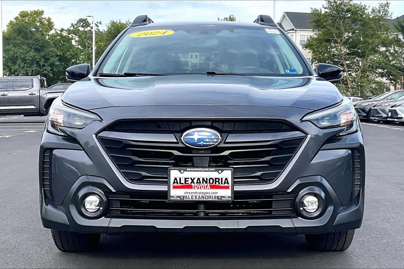 Used 2024 Subaru Outback Premium AWD/4WD image 3