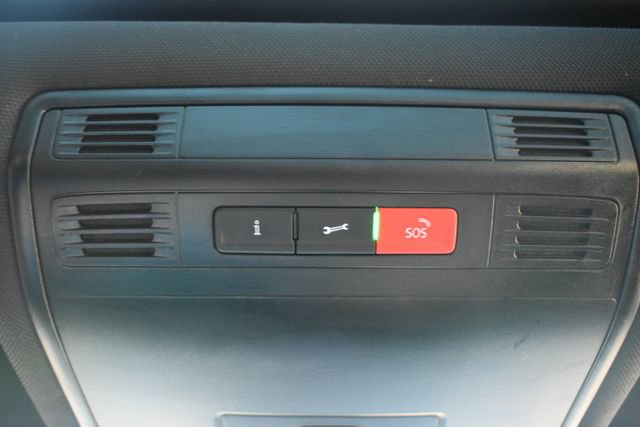 Used 2023 Volkswagen Tiguan SE R-Line image 32