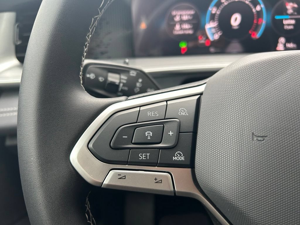 New 2026 Volkswagen Tiguan SE FWD image 20