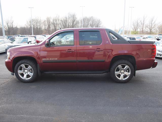 Used 2008 Chevrolet Avalanche LT w/ Convenience Package #1 AWD/4WD image 3