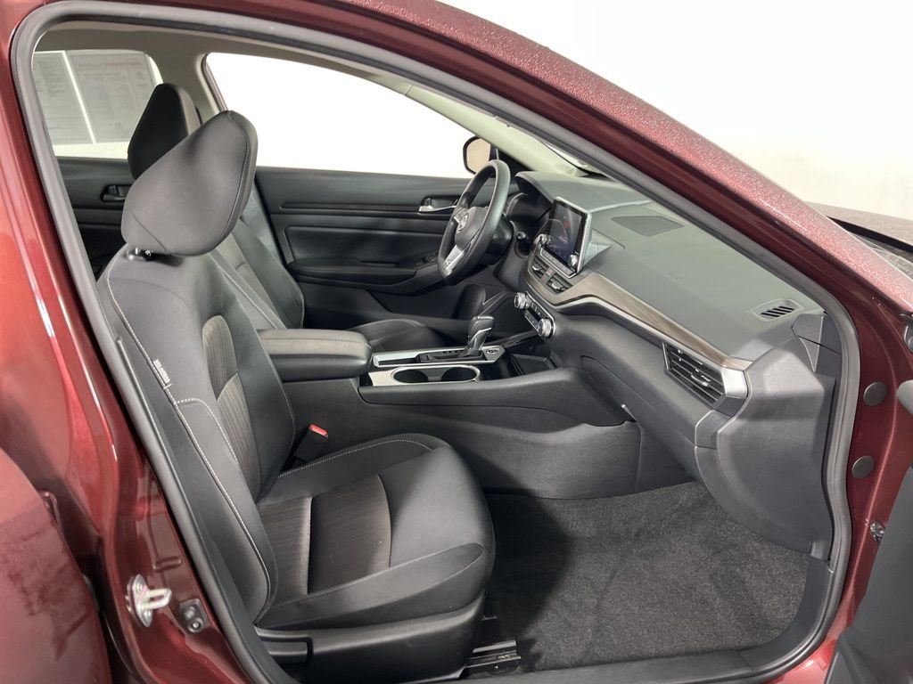 Used 2024 Nissan Altima 2.5 SV image 6
