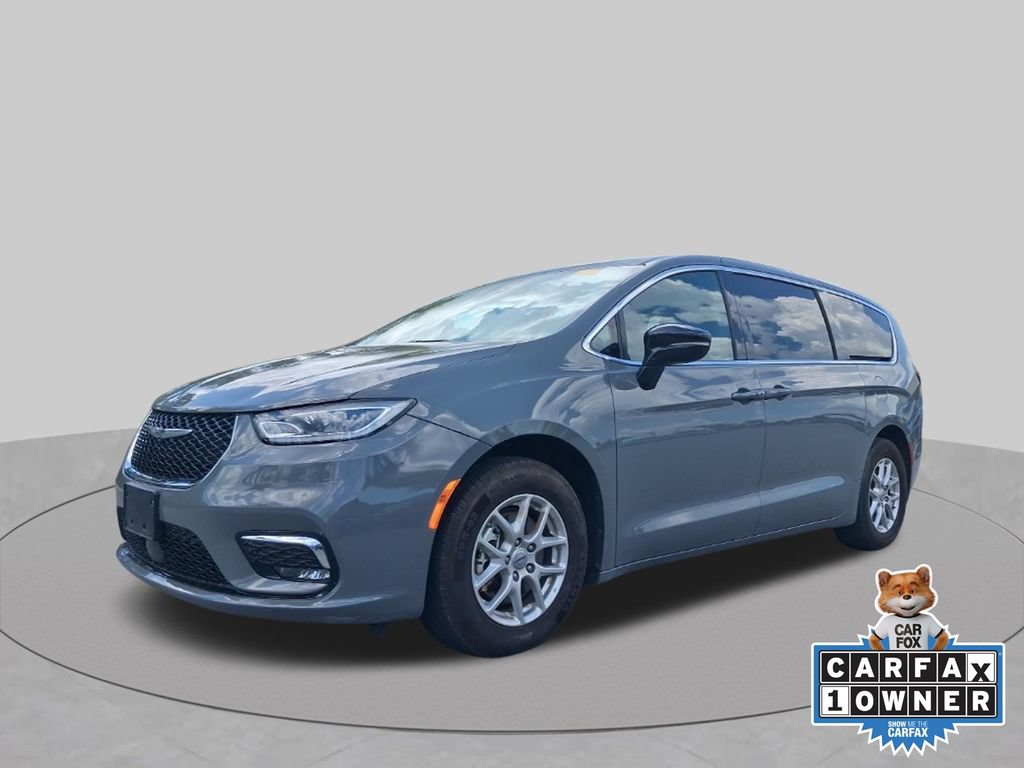 Used 2025 Chrysler Pacifica Select FWD image 1