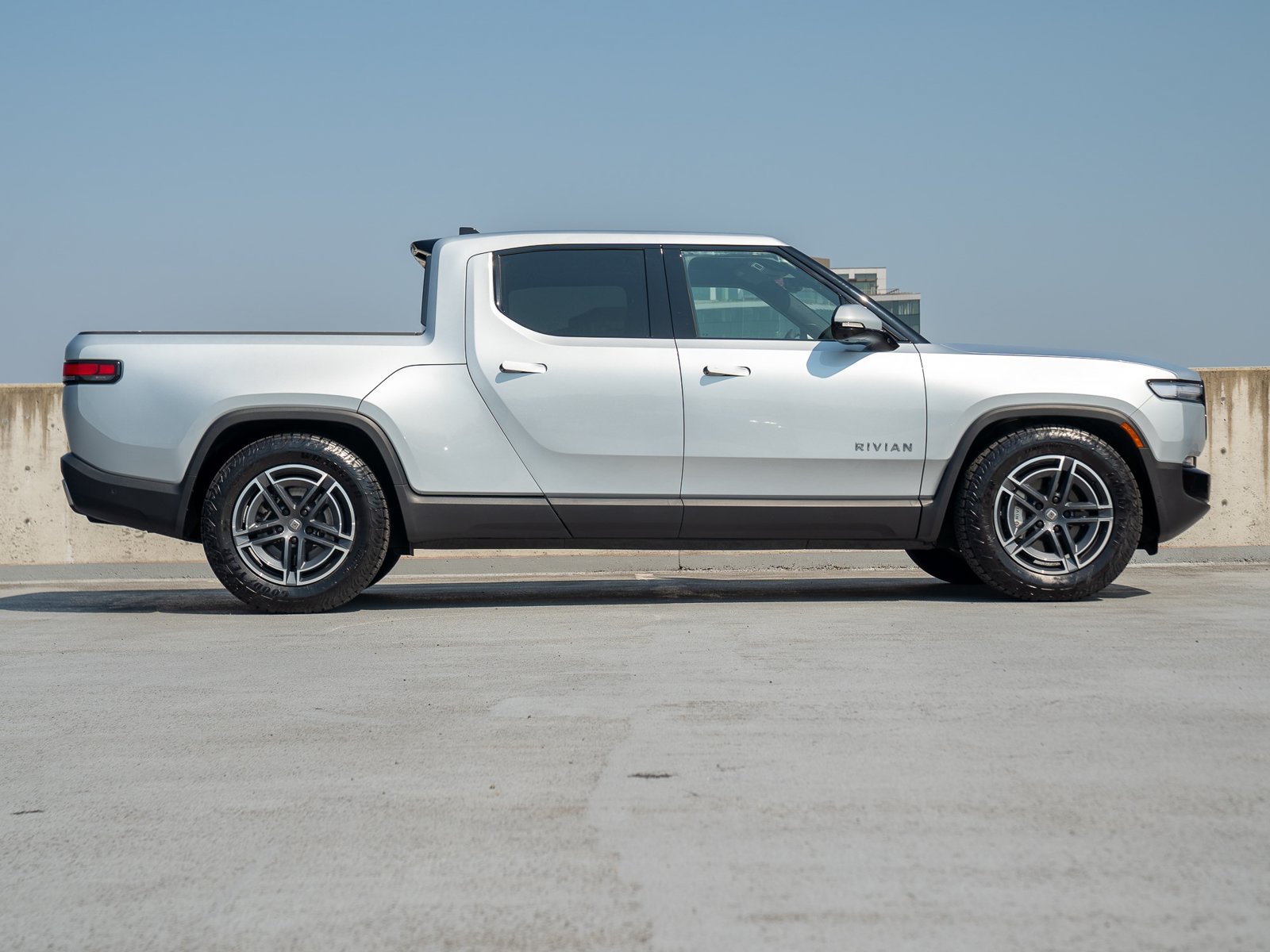 Used 2025 Rivian R1T Adventure AWD/4WD image 6