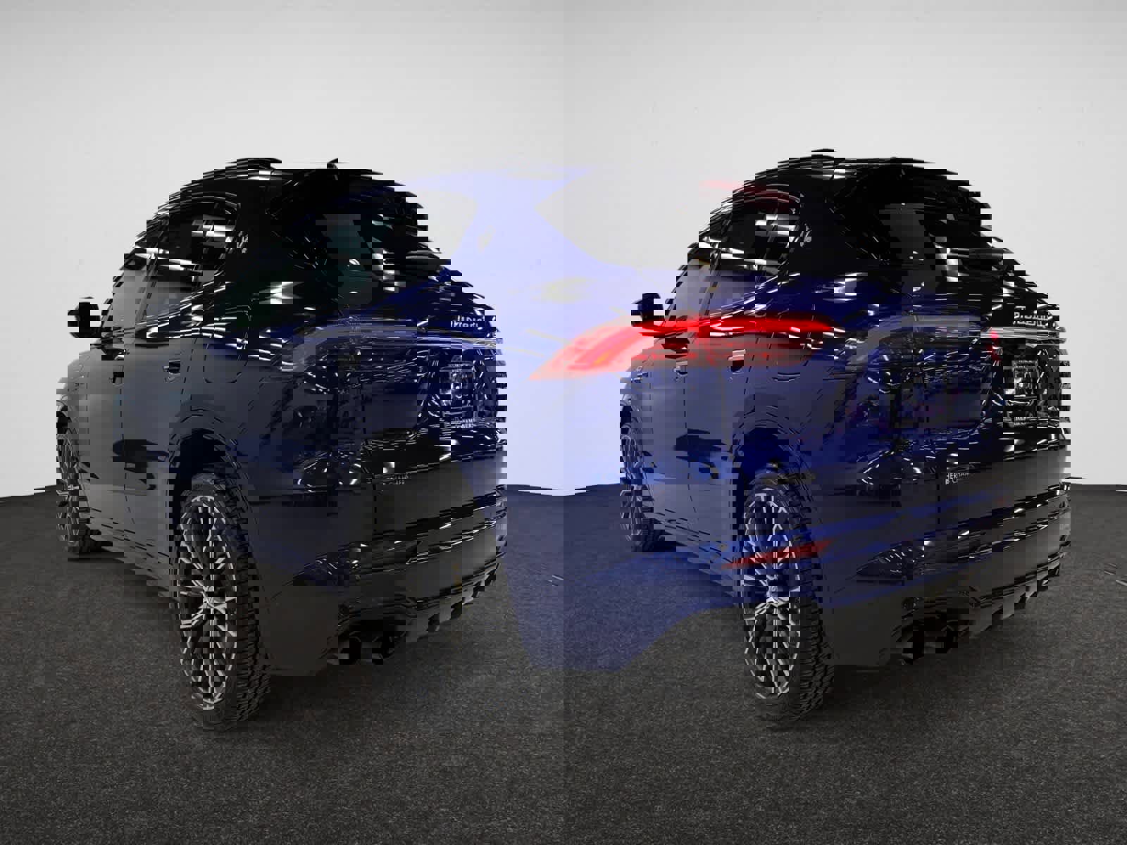 Used 2023 Maserati Grecale GT image 3