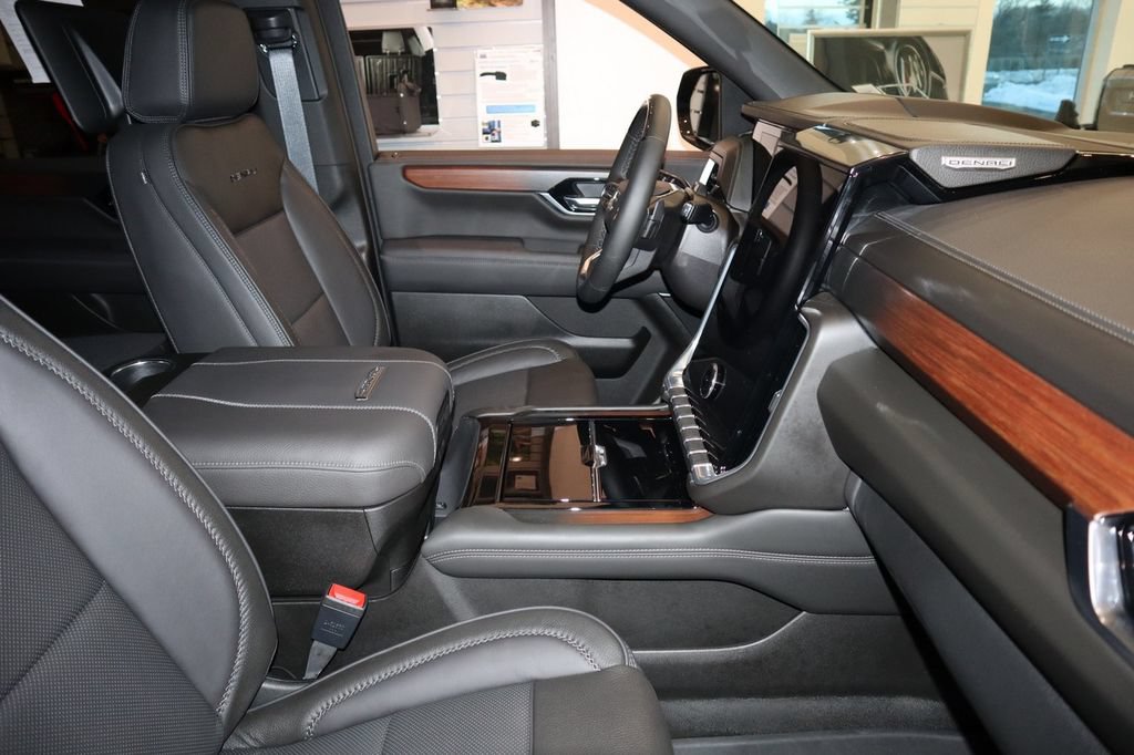 Used 2025 GMC Yukon XL Denali w/ Denali Reserve Package AWD/4WD image 11