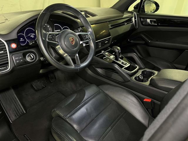 Used 2023 Porsche Cayenne w/ Premium Package image 16