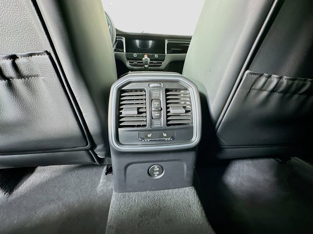 Certified 2026 Porsche Macan AWD/4WD image 27