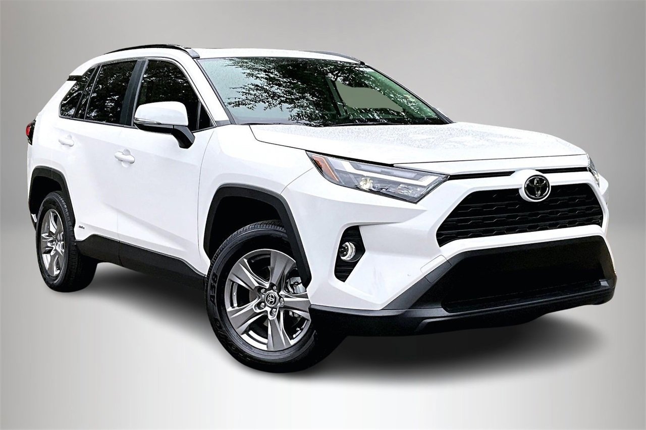 Used 2025 Toyota RAV4 XLE image 2
