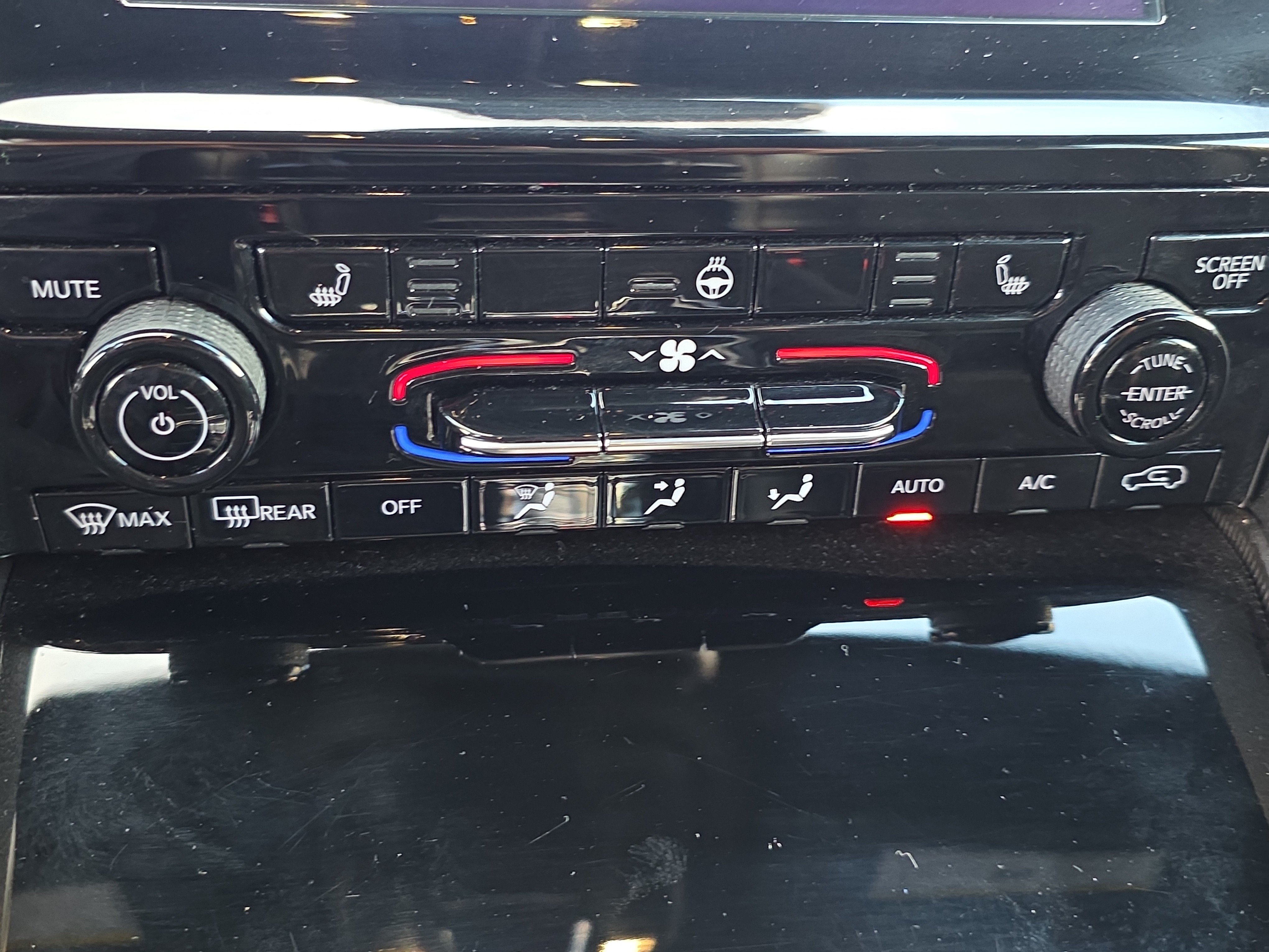 Used 2023 Jeep Grand Cherokee L Laredo RWD image 31