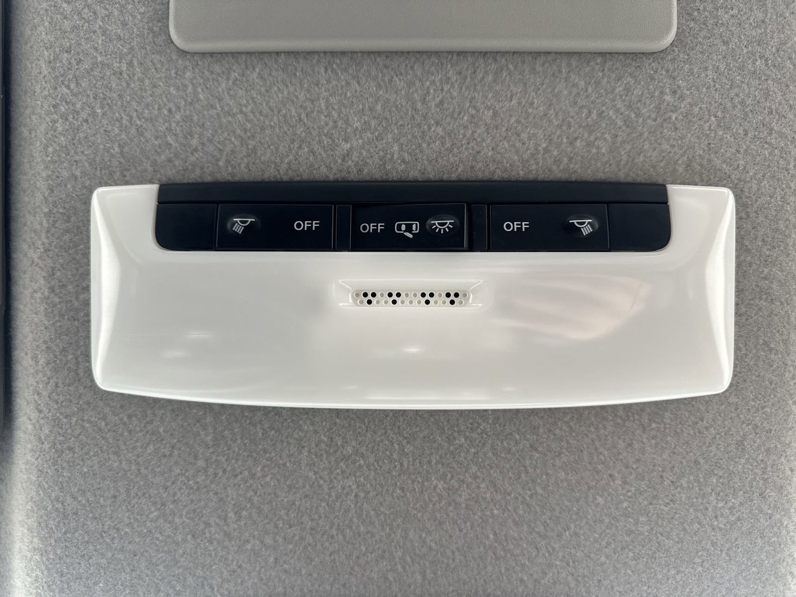 Used 2023 Nissan Kicks SR w/ SR Premium Package image 18