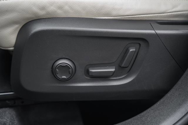 Certified 2024 Volvo XC40 B5 Ultimate w/ Protection Package Premier image 38