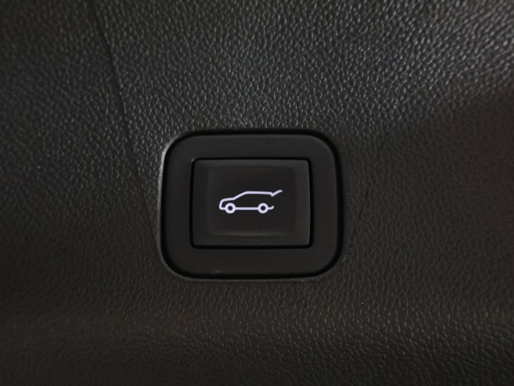 Used 2025 GMC Yukon Denali AWD/4WD image 25