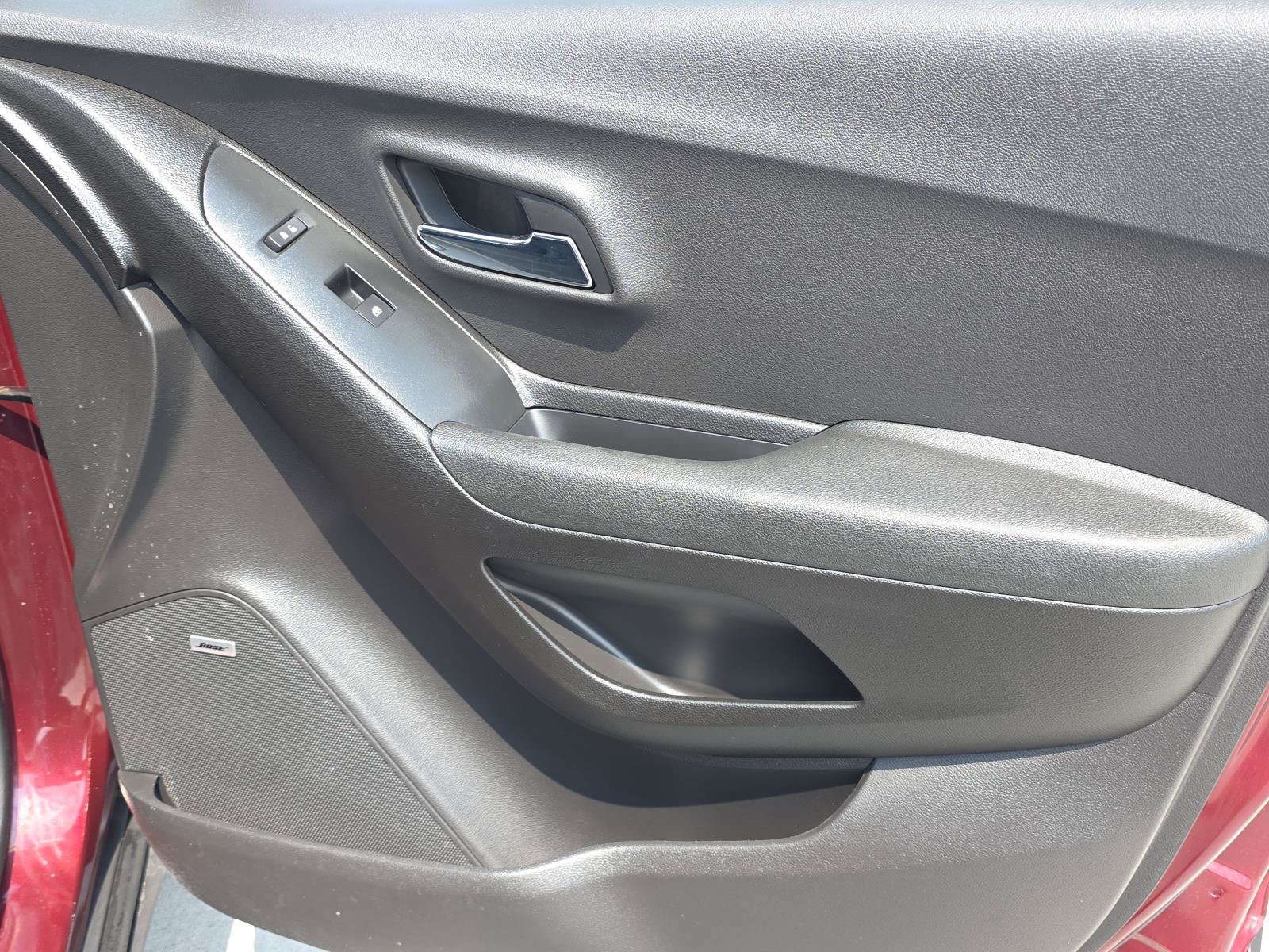 Used 2016 Chevrolet Trax LT w/ LT Sun and Sound Package FWD image 16
