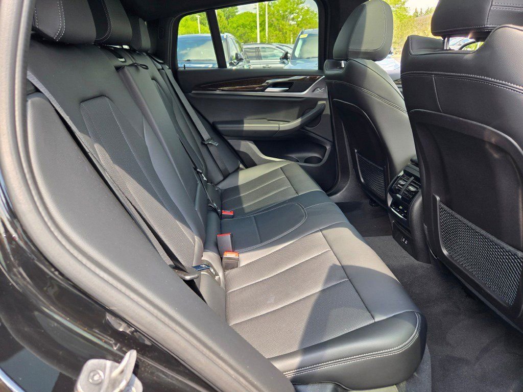 Used 2022 BMW X4 xDrive30i AWD/4WD image 9