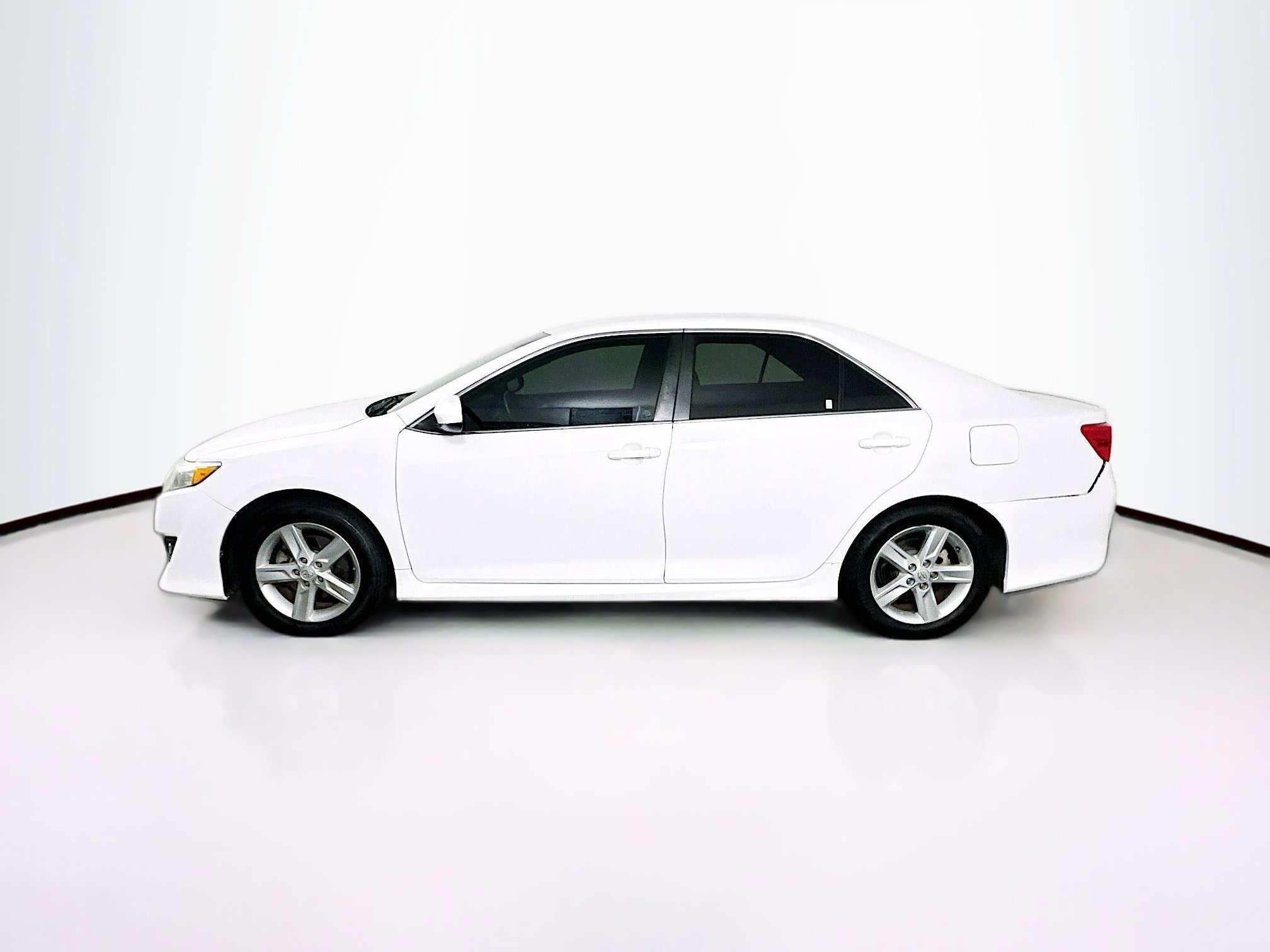 Used 2014 Toyota Camry SE image 4
