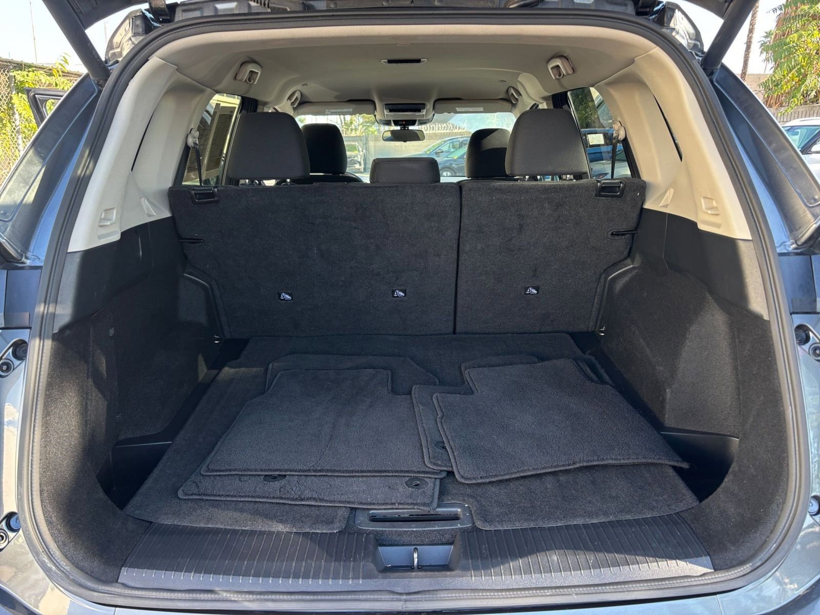 Used 2024 Nissan Rogue SV image 31