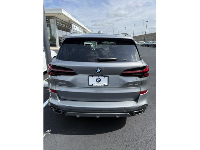 Used 2026 BMW X5 xDrive40i w/ M Sport Package AWD/4WD image 3