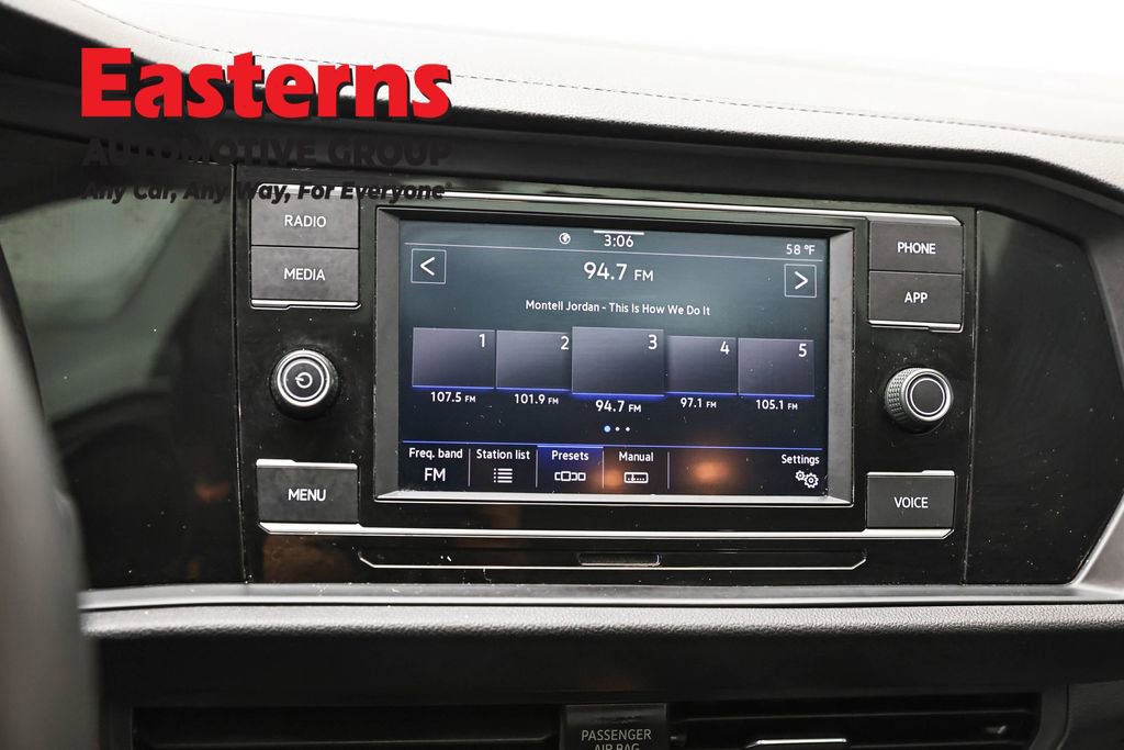 Used 2020 Volkswagen Jetta SE w/ SE Cold Weather Package image 19