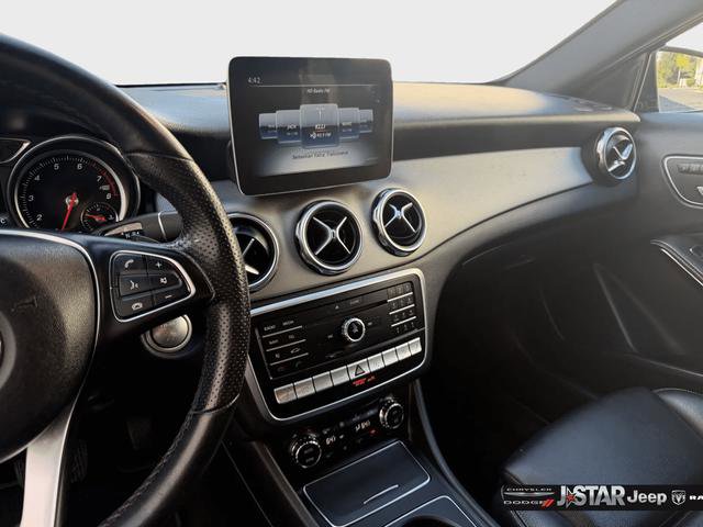 Used 2020 Mercedes-Benz GLA 250 4MATIC w/ Premium Package image 18